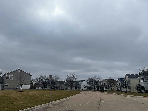 4th image of 70 Waterbury Cir