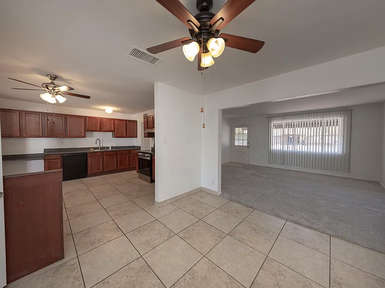 1333 E Orange St — Photo 2