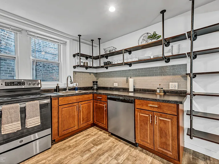 3638 W Cornelia Ave — Photo 11