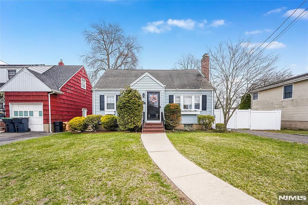 183 Ames Ave photo 1