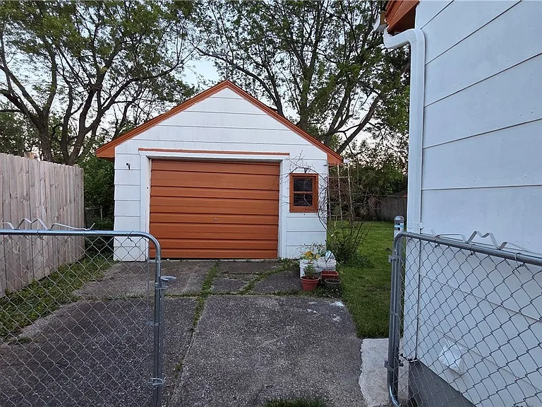 419 Cherokee Dr — Photo 37