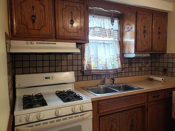 4th image of 9607 Merrimac Ave