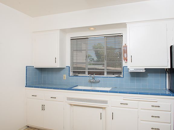 3rd image of 3857 Loma Alta Dr