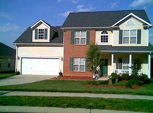 412 McGinn Grove Dr, Charlotte, NC 28216