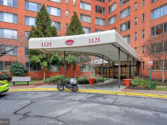 2nd image of 1121 Arlington Blvd N #706