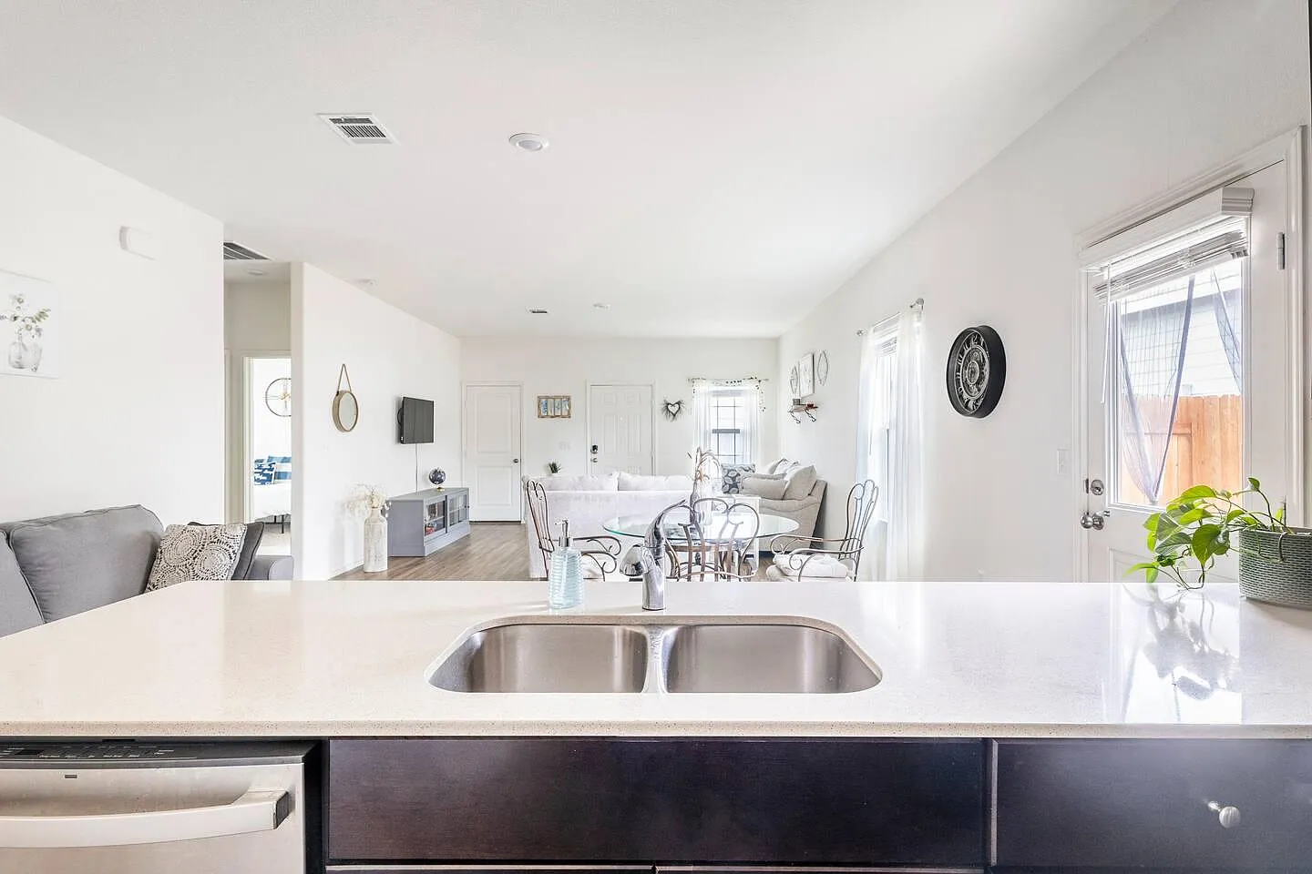 14116 Lyndora Ln — Photo 3