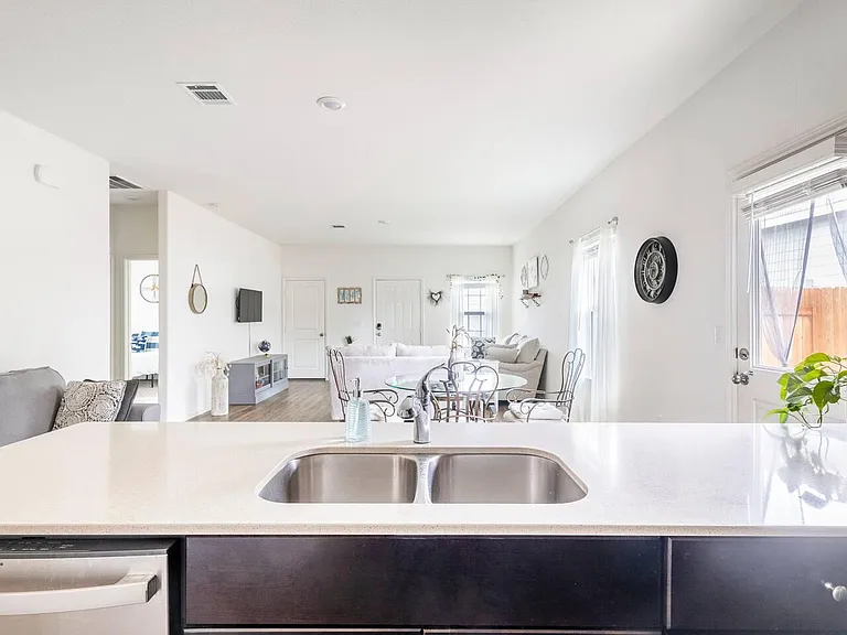 14116 Lyndora Ln — Photo 3
