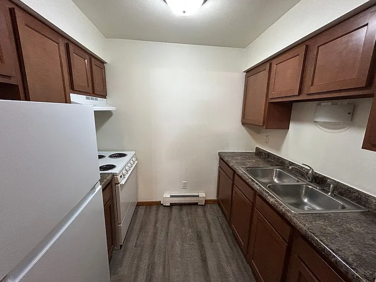 Beloit Brittany Apartments LLC — Photo 7