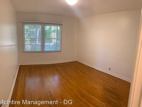 3rd image of 228 S Oakland Ave APT B