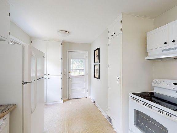 3rd image of 2907 W 50th Ter