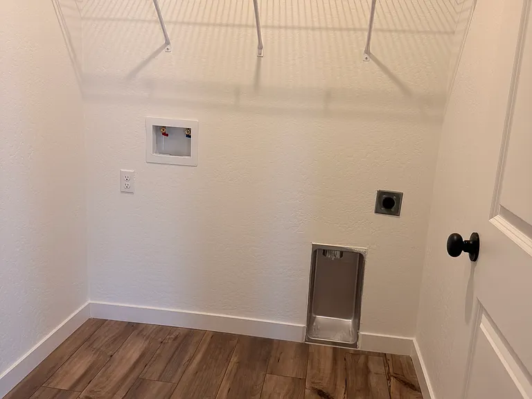 620 Riley Ave — Photo 11