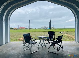 63 Wahoo Ln, Palacios, TX 77465