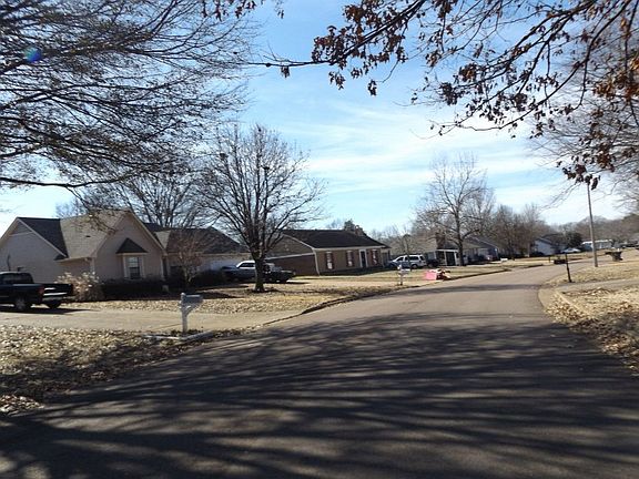 4th image of 707 Woodsmoke Dr