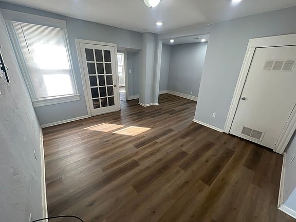 3rd image of 1939 W 52nd St #2