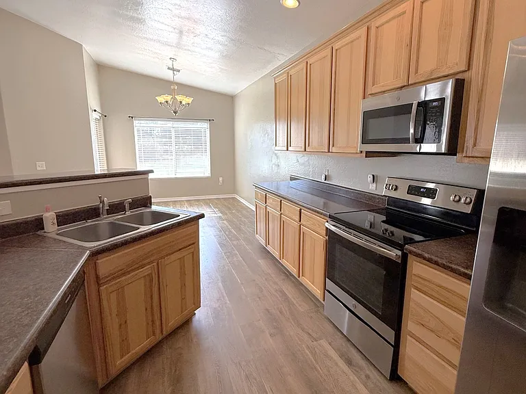 85 S Hillcrest Dr — Photo 12