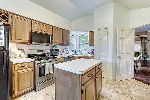 5907 Shanghai Pierce Rd — Photo 2