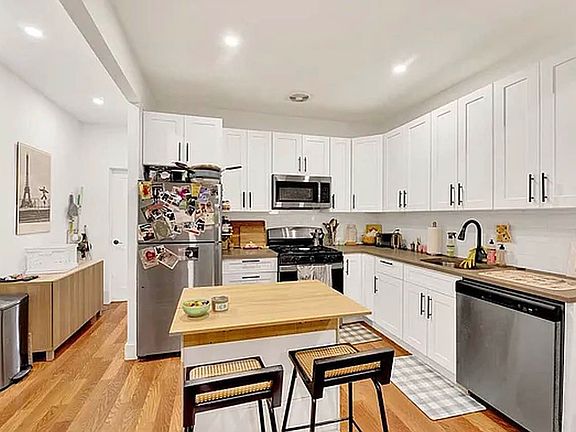 3rd image of 336 Cornelia St #2B