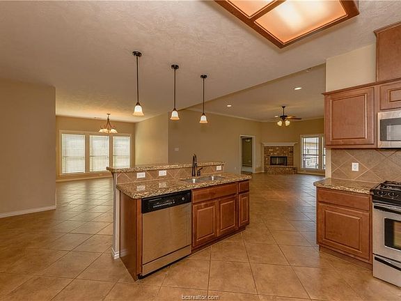 3rd image of 1011 Emerald Dove Ave