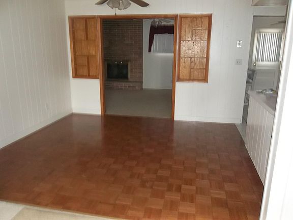 4th image of 2624 N Victoria Ave