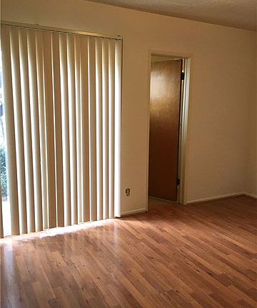 4th image of 2537 W 225th Pl