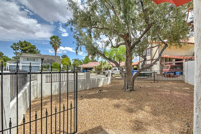 1 bed, 1.0 bath, 300 sqft, $840 — Photo 3