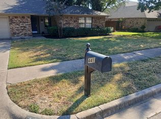 441 Meadowhill Dr, Benbrook, TX 76126