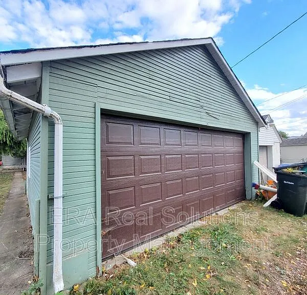 695 S Eureka Ave — Photo 23