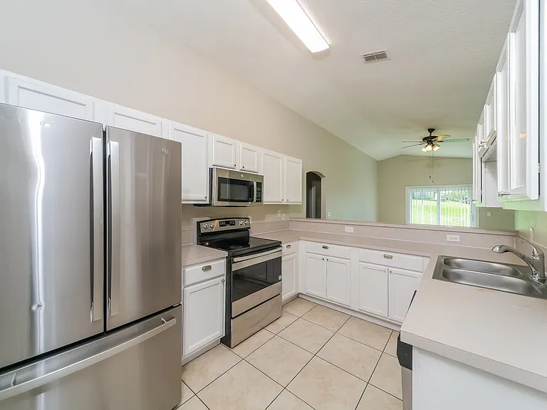 1323 Hillview Dr — Photo 8