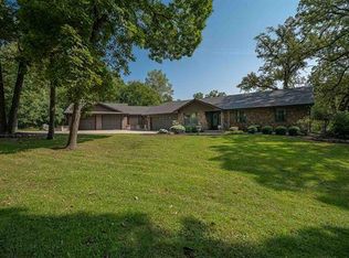 9443 E Oak Ridge Dr, Rochelle, IL 61068