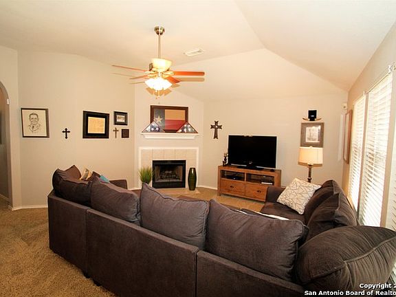 4th image of 15707 Knollpine