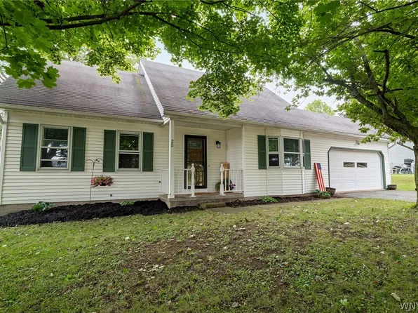 28 Church St, Bergen, NY 14416