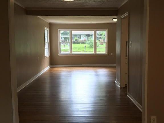 3rd image of 306 Morris Dr