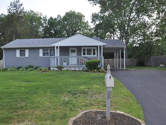 3rd image of 960 McGuire Dr