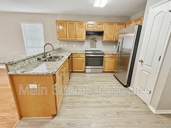 4th image of 2121 Pin High Dr