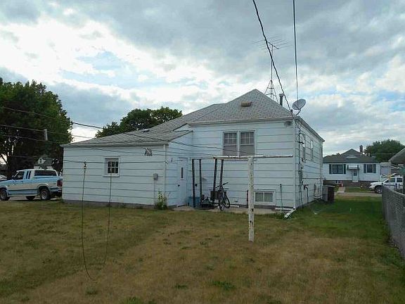 2nd image of 802 E D St