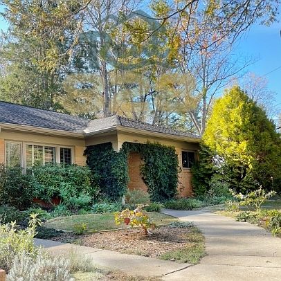 5th image of 1045 Mountain View St #1