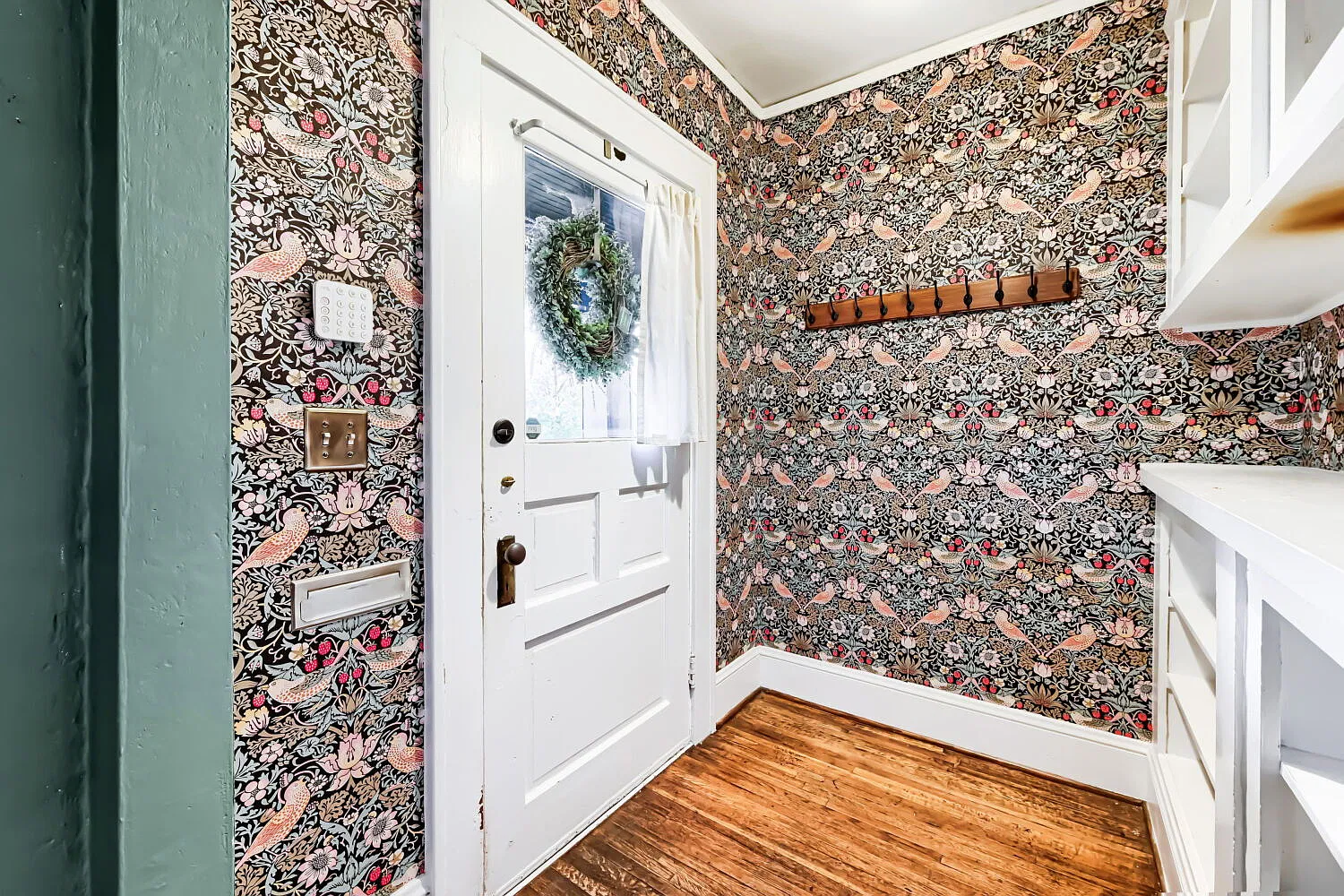3 bed, 1.0 bath, 2034 sqft, $3,535 — Photo 4