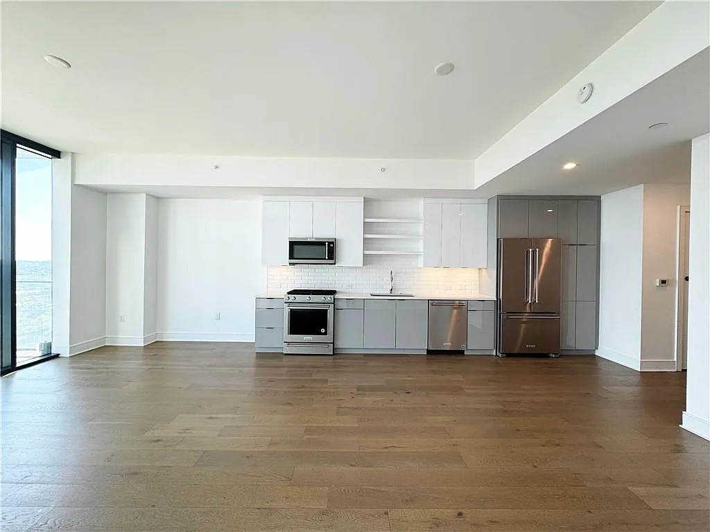 Studio, 1.0 bath, 685 sqft, $1,800 — Photo 2