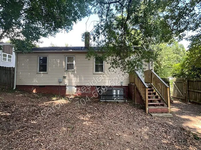 405 Plymouth Ave — Photo 14