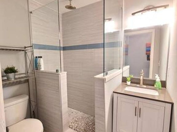 4th image of 1720 W Hills Ave APT 2