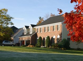 4 Lakeridge Dr S, Orchard Park, NY 14127