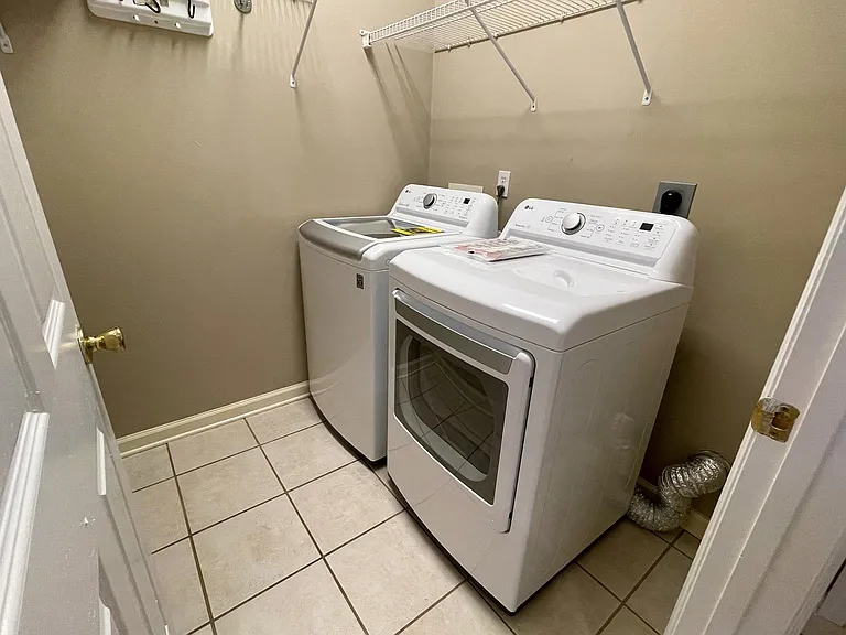 2868 Braddock Ct — Photo 15