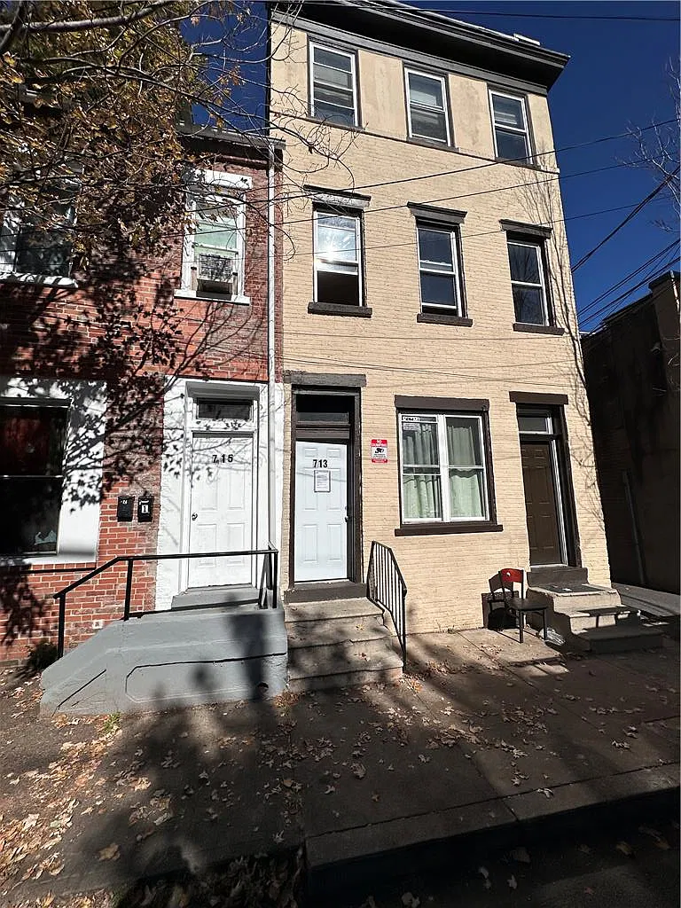 713 W Gordon St — Photo 1