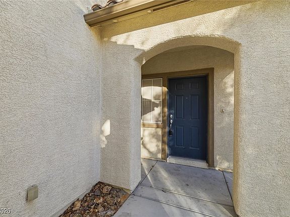 3rd image of 6032 Sierra Lakes St