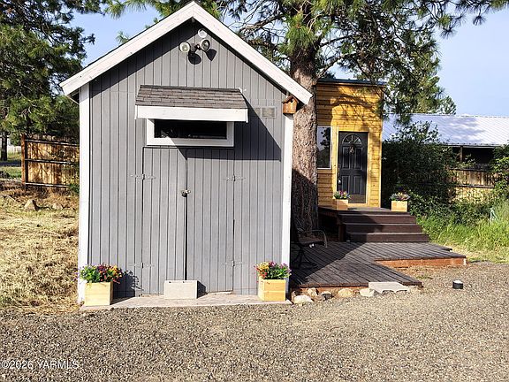 5th image of 421 Morrison Canyon Ln