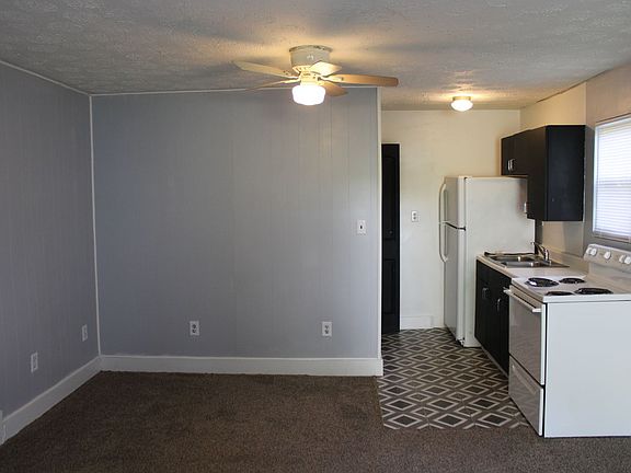 2nd image of 917 1/2 Park Dr APT C