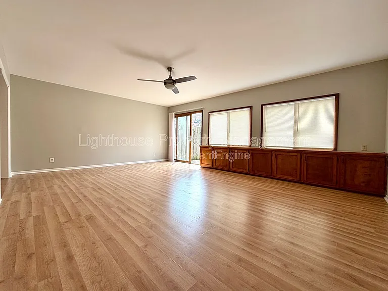 1054 Royal Oak St SW — Photo 6