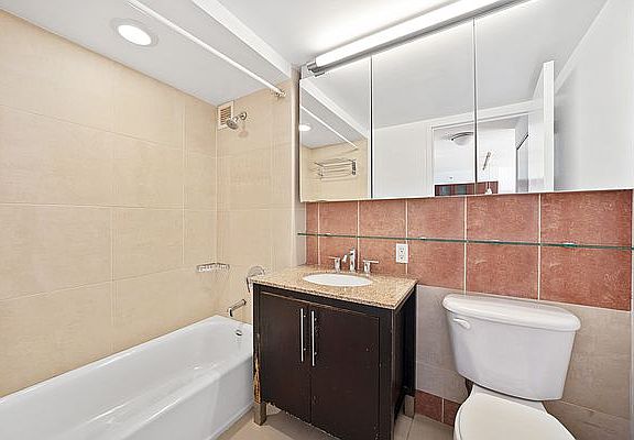 5th image of 555 W 23rd St APT N10g