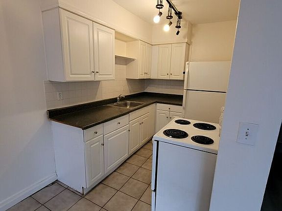 2nd image of 325 E Sheffield Ave APT B