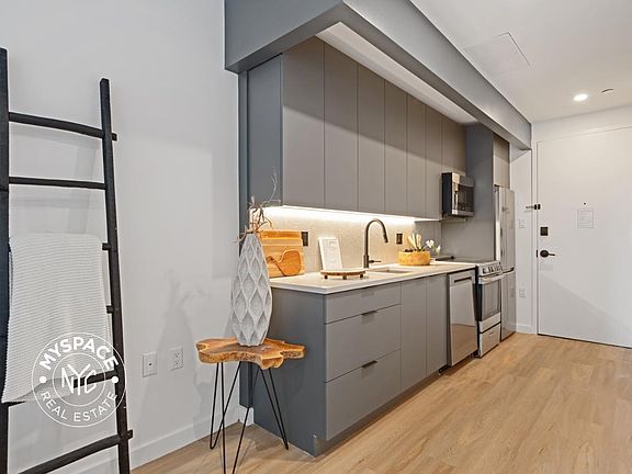 4th image of 931 Carroll St #202C